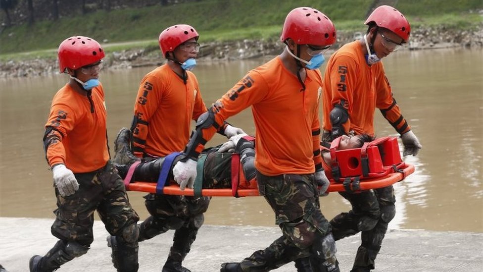 Tajfun Mangkhut: Milioni Filipinaca se pripremaju za oluju