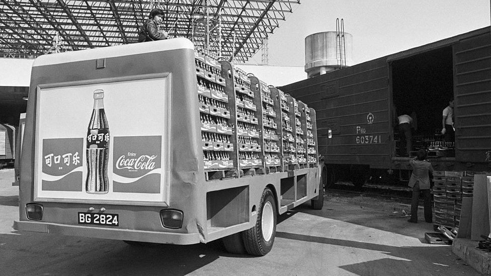 1979 年，可口可樂在香港裝上火車。