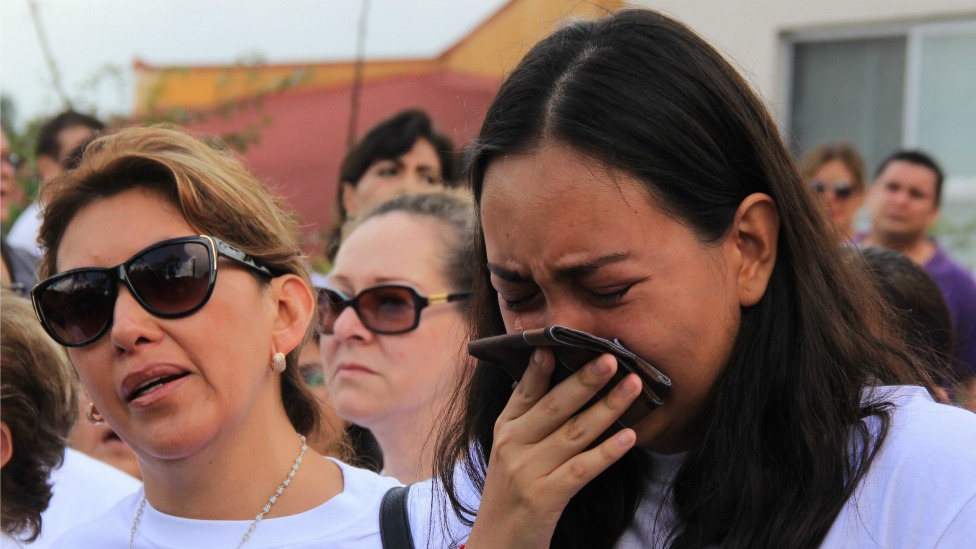 Mara estudiaba y vivía con su hermana mayor, Karen, en Puebla. Madre y hermana de Mara en su funeral