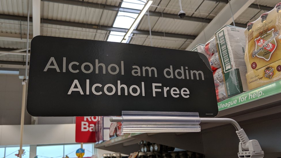 Знак "Алкоголь без ддим / без алкоголя" в Asda