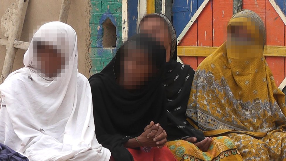 Pakistani Girls Caught Naked
