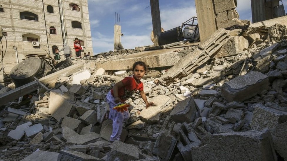 Dos edificios de varios pisos que, según los palestinos fueron destruidos por los ataques de Israel.
