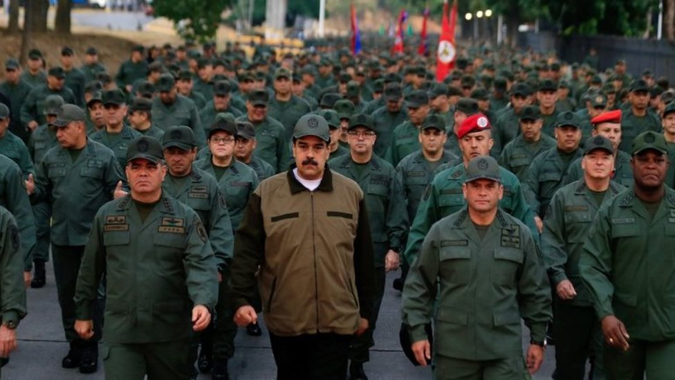 Nicolás Maduro con militares