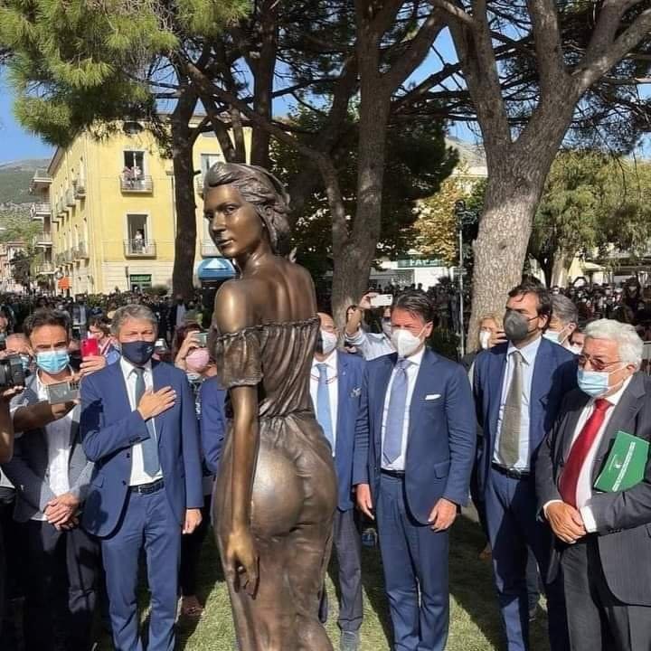 İtalya'da tartışma yaratan heykel
