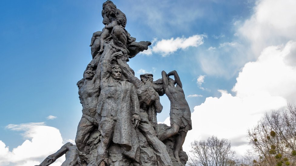 Monumento em homenagem às vítimas de Babi Yar