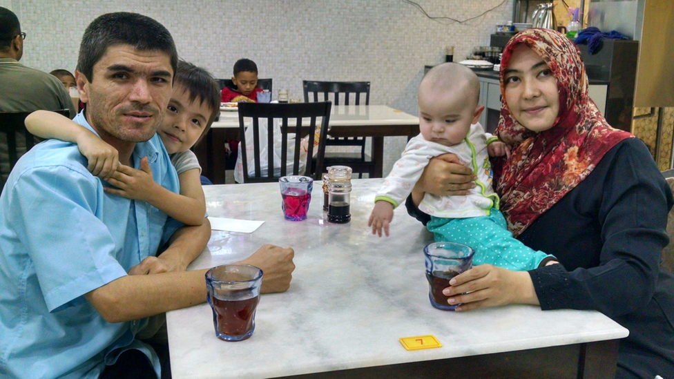 2015年，馬穆詹·阿卜杜勒欣與家人在吉隆坡一家餐廳。