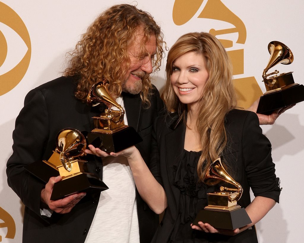 Alison Krauss reacts to Beyonce's Grammy 'threat' - BBC News