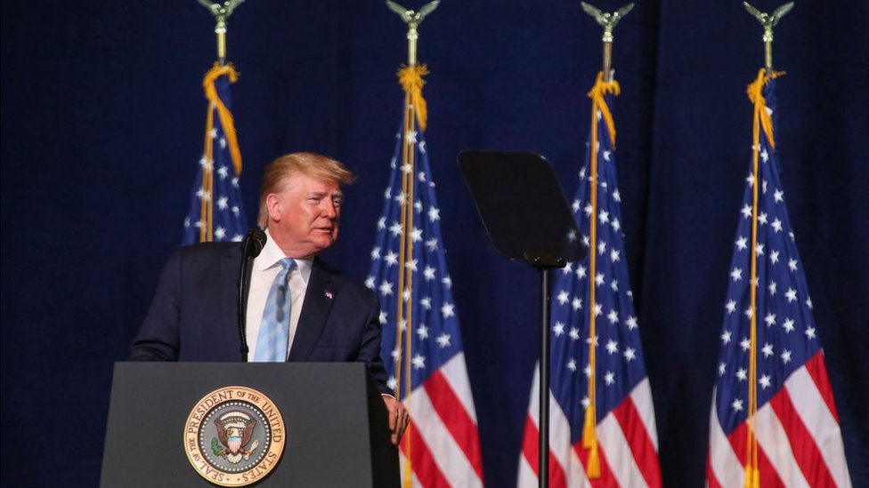 Donald Trump dice que toma medidas para detener, no iniciar, una guerra. Donald Trump