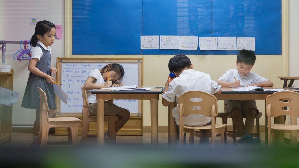 Niños en una escuela de Seúl