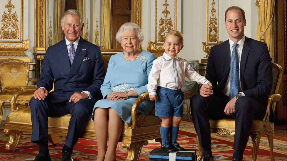 Королева с принцем Уэльским, герцогом Кембриджским и принцем Джорджем в 2016 году