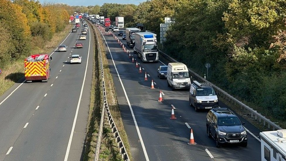 Oxfordshire A34 delays as gas works overrun