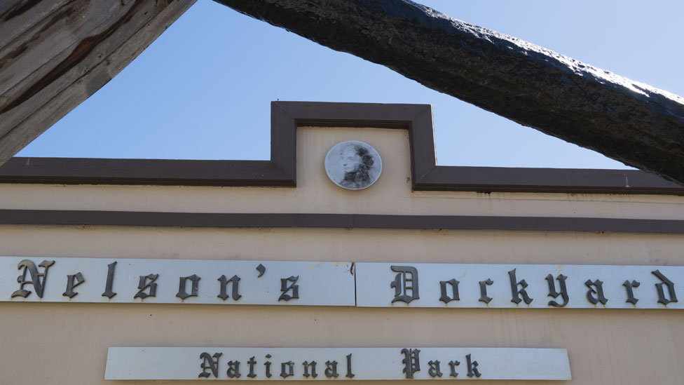 Aunque él se fue odiando el lugar, en Antigua todavía lo recuerdan. Astillero Nelson