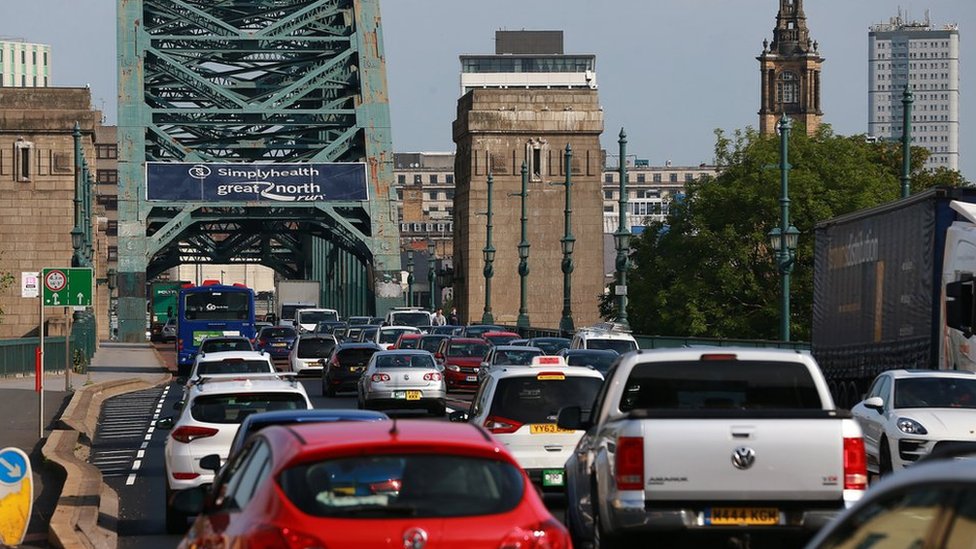 Tyne Bridge lane closure for drivers put on hold BBC News