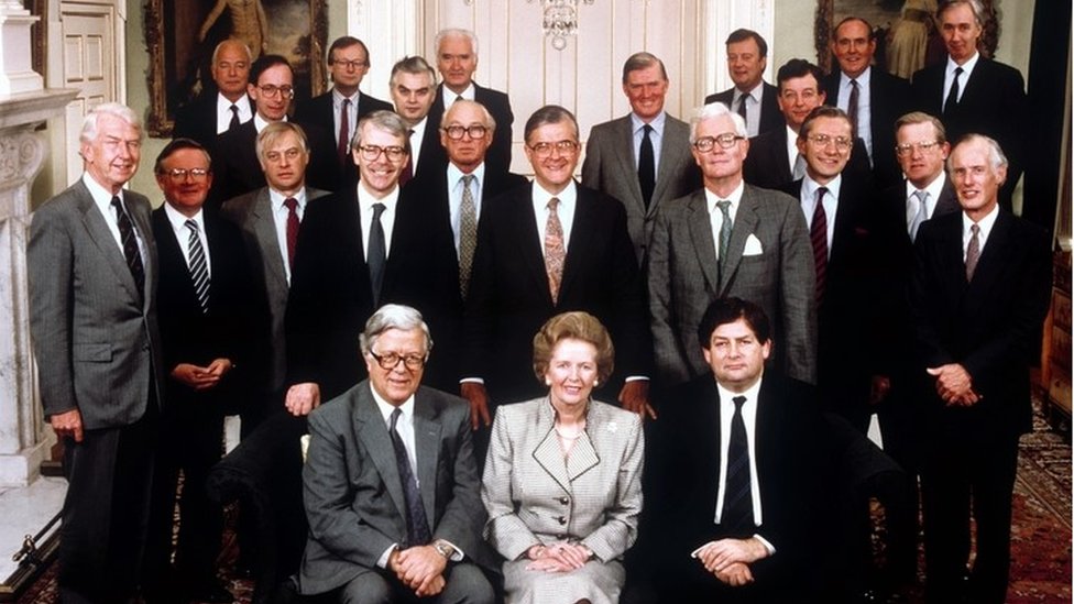 Маргарет Тэтчер со своим кабинетом 13 октября 1989 г.
