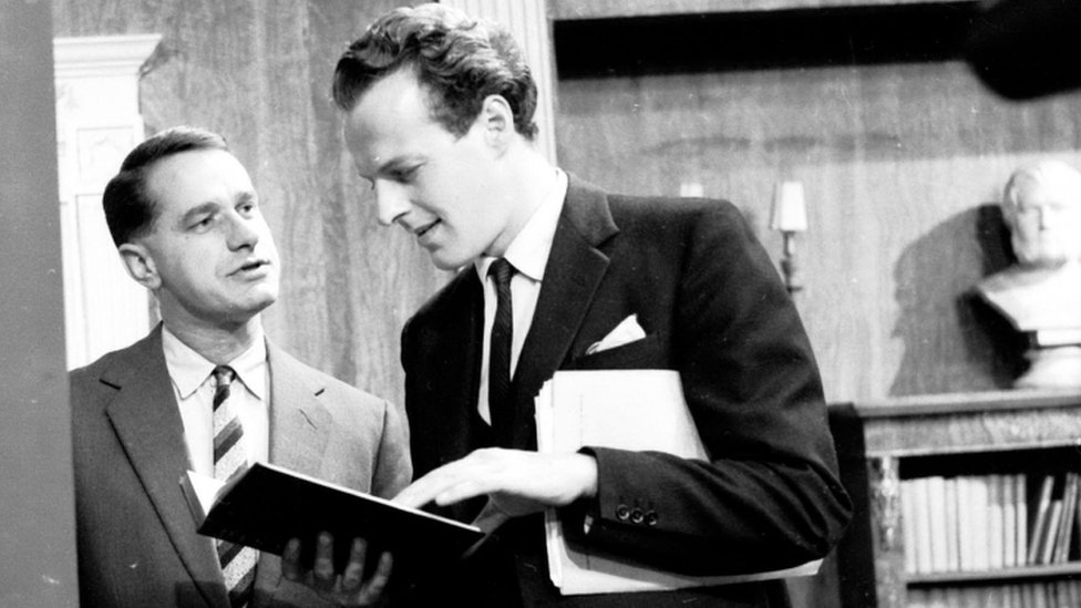 Джеффри Палмер и Хью Коули в сериале «Гранада», «Семейный поверенный» (1961), это Ш