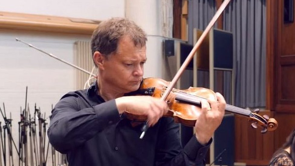 Violinist Stephen Morris