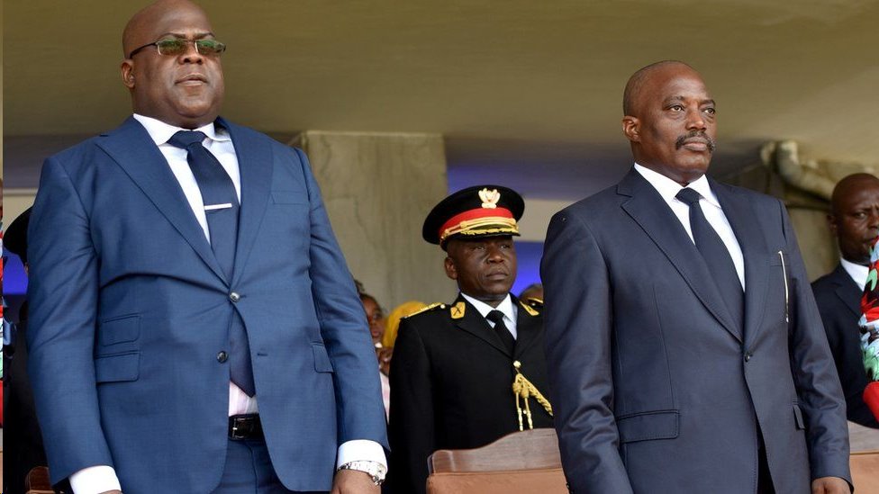 سلم الرئيس جوزيف كابيلا (اليمين) السلطة إلى فيليكس تشيسكيدي (اليسار) في يناير 2019