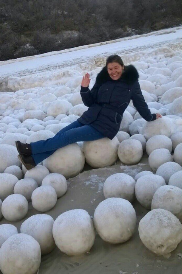 Sibirya'nın Yamal Yarımadası'nda da dev buz topları oluşmuştu.