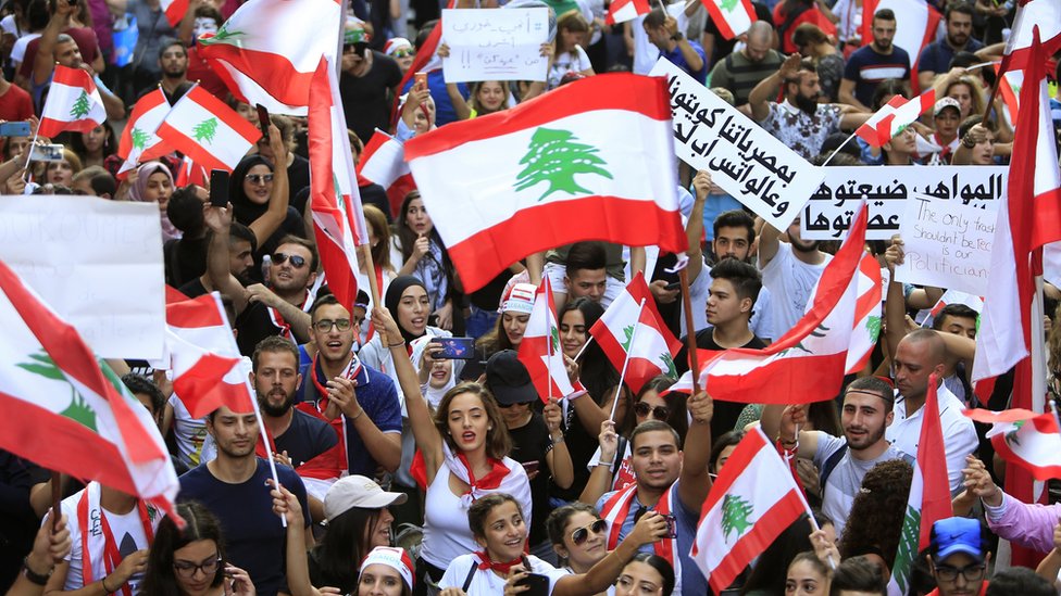 متظاهرون في بيروت