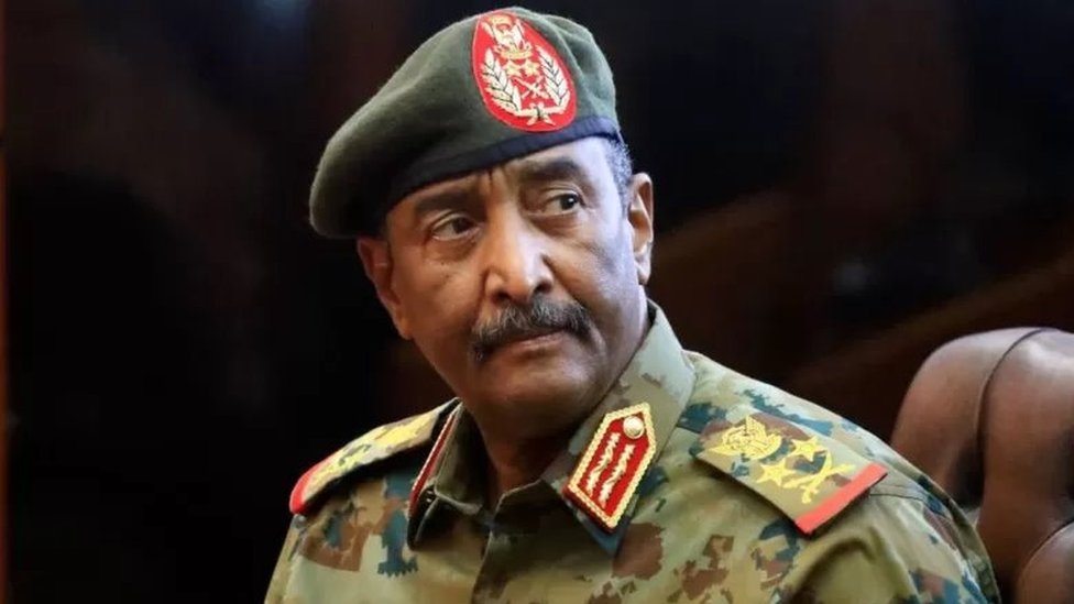 عبدالفتاح البرهان: من الظل إلى قيادة المجلس العسكري الانتقالي في السودان -  BBC News عربي
