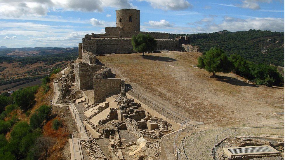 Римские останки и мавританский замок