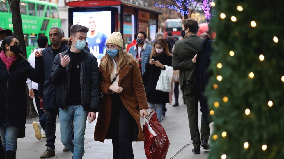 UK shoppers avoid High Streets amid Omicron fears