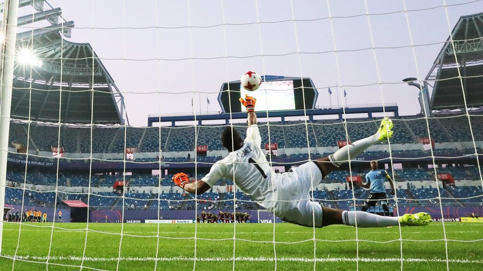 La decisiva parada de Faríñez para darle la histórica clasificación de Venezuela. Faríñez