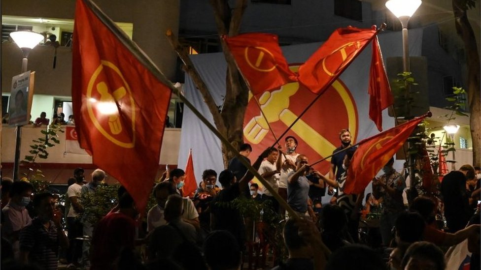 Сторонники Рабочей партии празднуют на улицах Сингапура. Фото: 11 июля 2020 г.