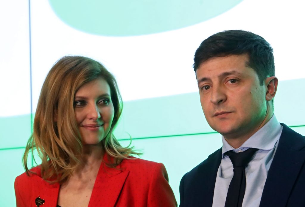 أولينا زيلينسكا وفولوديمير زيلينسكي مع خروج استطلاعات الرأي تشير إلى وصوله إلى الجولة الأخيرة من الانتخابات الرئاسية لعام 2019