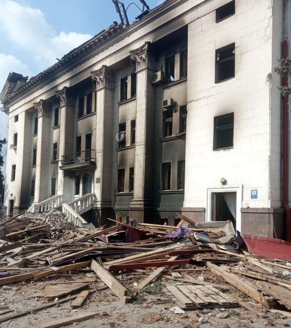 Teatro de Mariúpol después del ataque ruso