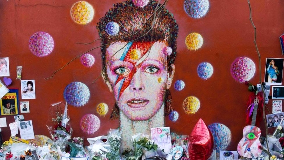 David Bowie mural in Brixton 'to be listed' - BBC News