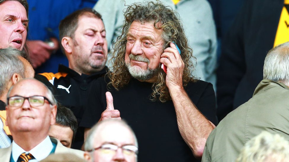 Robert Plant en un partido de fútbol en 2018.