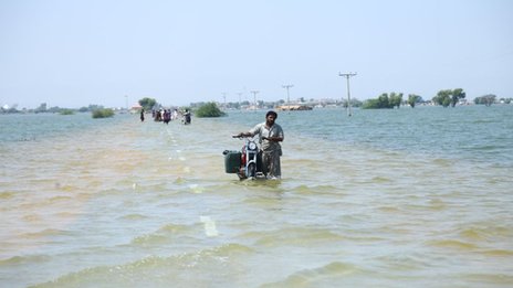 Climate change: Pakistan floods 'likely' made worse by warming