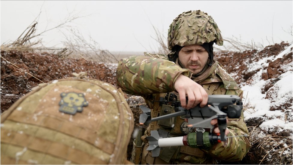 Ukrajinski vojnici koriste dronove blizu Bahmuta
