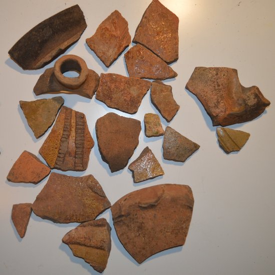 Глиняная посуда обнаружила одну, которая, возможно, датируется 12 веком