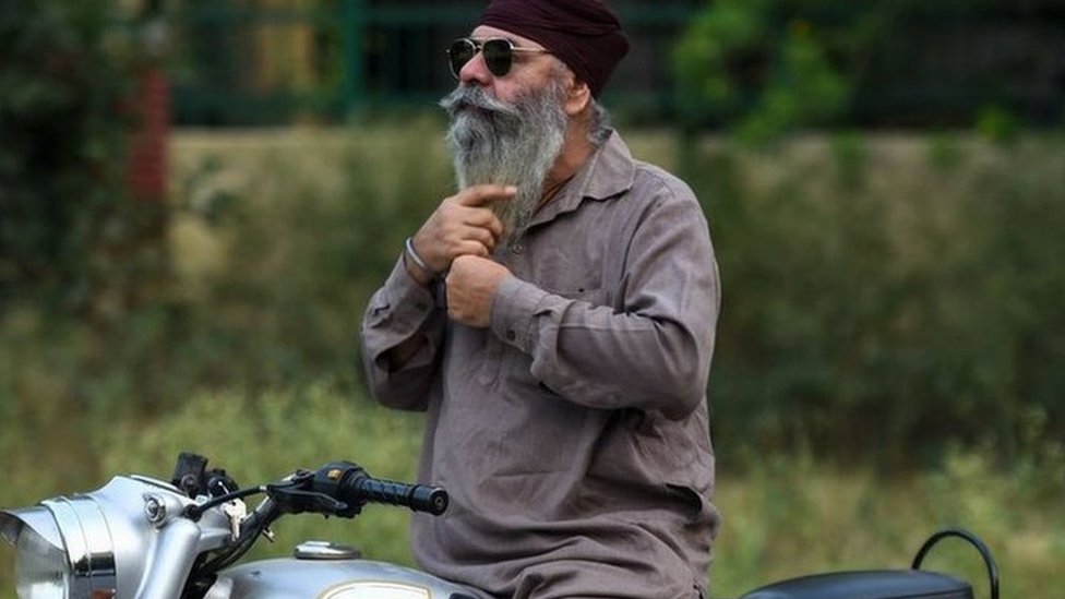 India's love affair with classic British motorbikes - BBC News