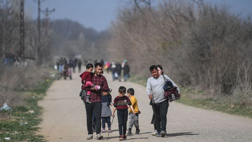 Refugiados sirios en la frontera entre Turquía y Grecia.