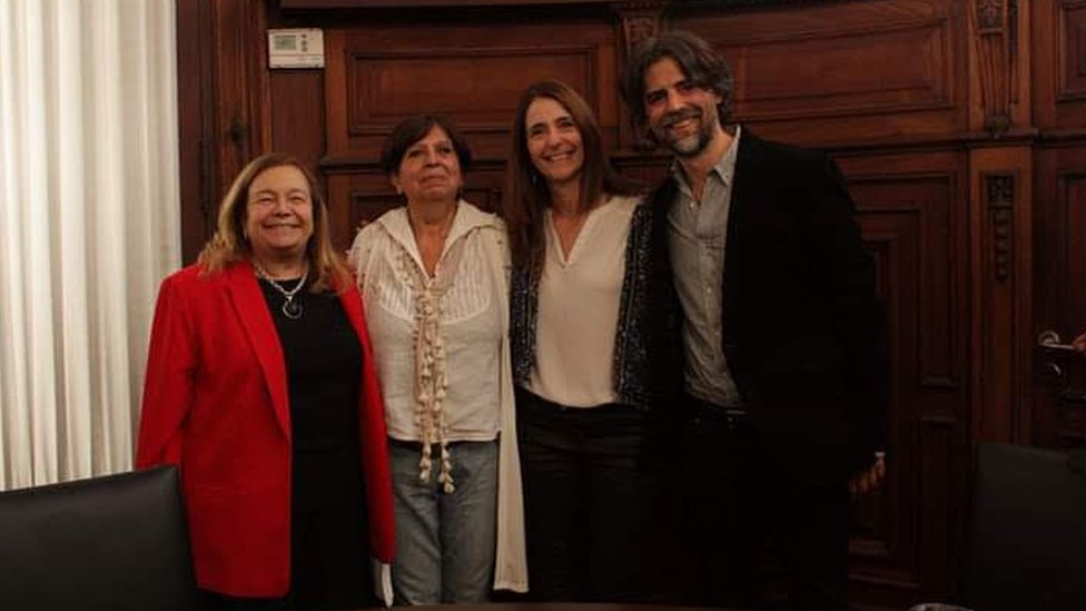 Olga Díaz con sus abogados Raquel Asencio y Mariano Valle, y la Defensora General de la Nación Estella Maris Martínez
