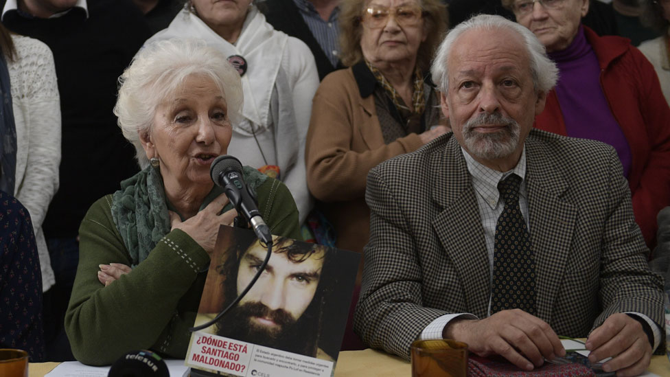 El CELS, presidido por el periodista Horacio Verbitsky, y las Abuelas de Plaza de Mayo, presididas por Estela de Carlotto, son dos de los organismos de DD.HH. que reclaman la aparición de Santiago Maldonado. Estela de Carlotto y Horacio Verbitsky