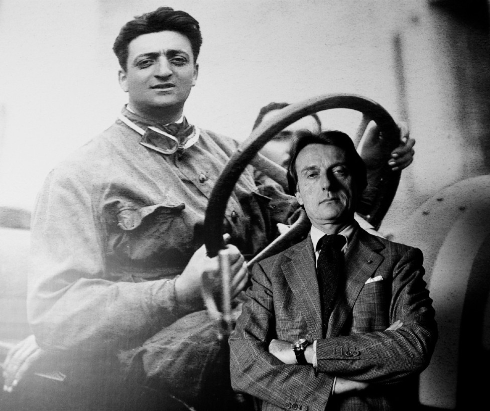 igual ou nem parece #ozil #enzoferrari #ferrari #futbol #igual #pareci