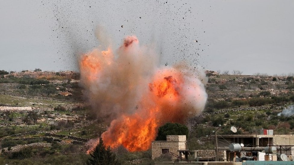 Взрыв, последовавший за предполагаемым авиаударом России в Идлибе, Сирия. Фото: 5 марта 2020 г.