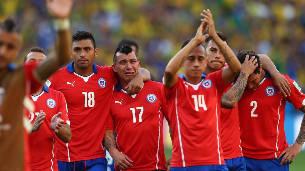 Una imagen que en Chile pensaron que nunca iban a poder borrar, la de "jugamos como nunca pero perdimos como siempre". Jugadores chilenos