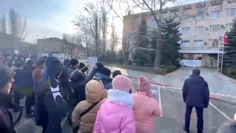 Grupa ljudi je protestvovala zbog otmice gradonačelnika Ivana Fedotova, koga su navodno zarobile ruske trupe