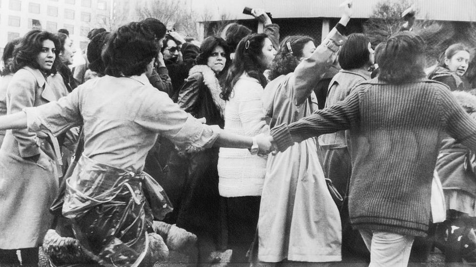 Protes antihijab di Iran berlangsung pada 1979.