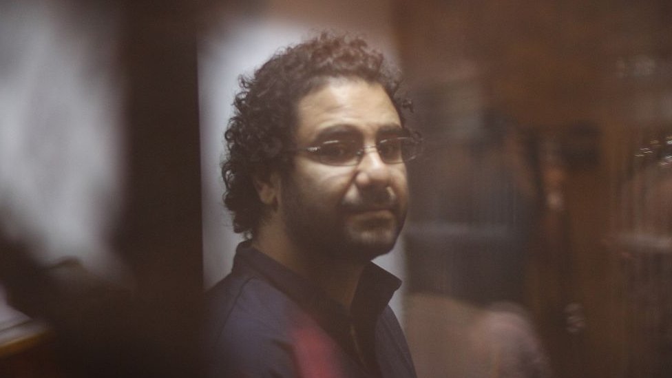 Alaa Abdel Fattah en un juicio.