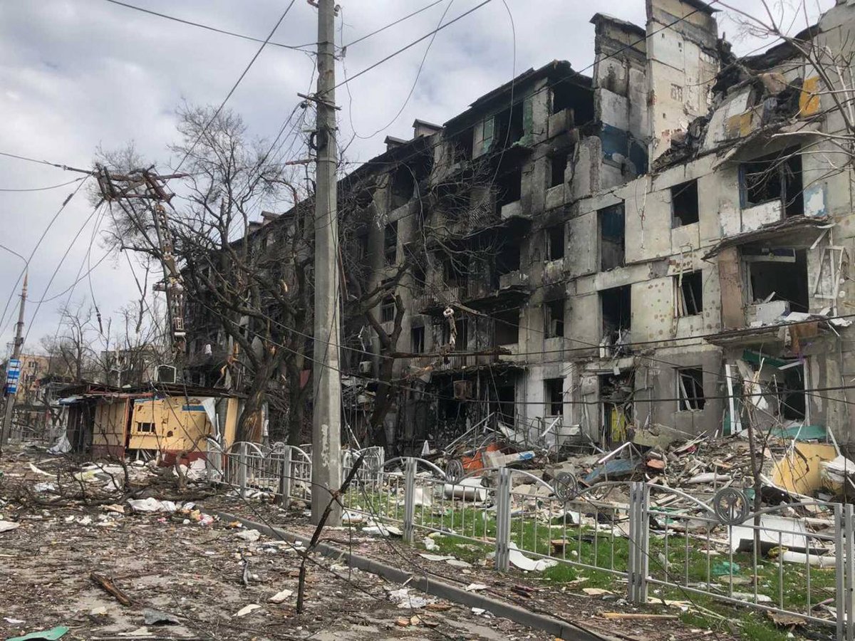 El bloque de apartamentos donde vivía Iván destruido.