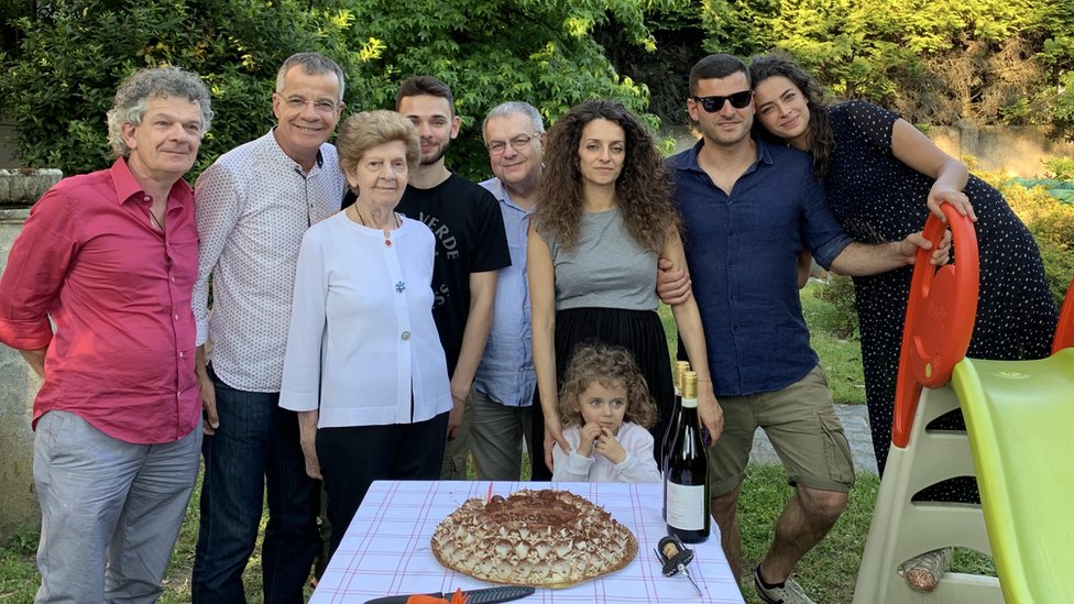 Lucia Macchi y su familia.