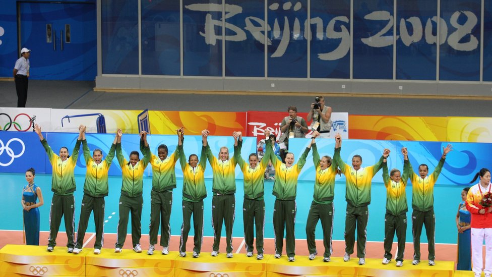 Seleção feminina no pódio em Pequim