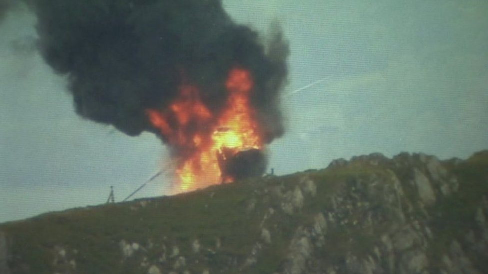 Вертолет горит в Сноудонии