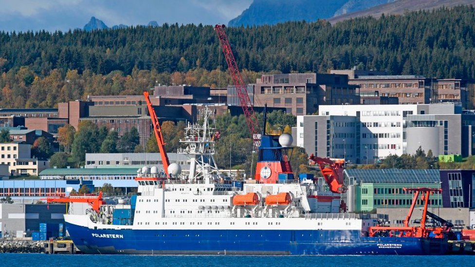 El buque de investigación alemán Polarstern en el puerto de Tromsø, Noruega.
